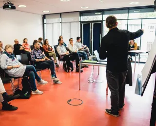 Teilnehmende nehmen auf dem 2. Forum beim Workshop zu Neuen Methoden teil