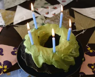 Kuchen auf einem Tisch